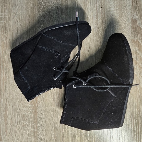 TOMS | KALA BLACK LACE UP WEDGE BOOTIE SIZE 8 - Picture 4 of 6
